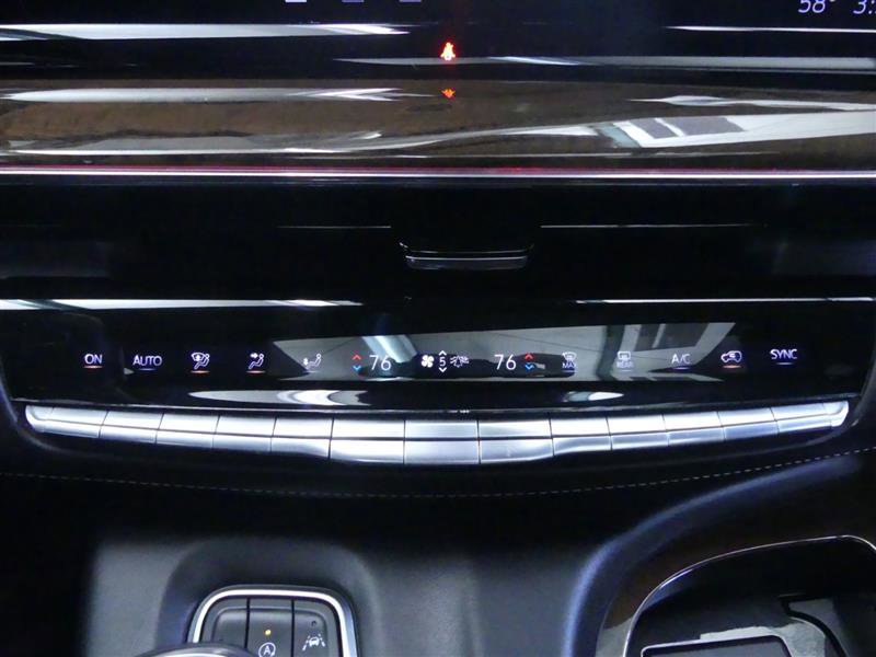 Used 2021 Cadillac Escalade Premium Luxury Platinum AWD/4WD image 18