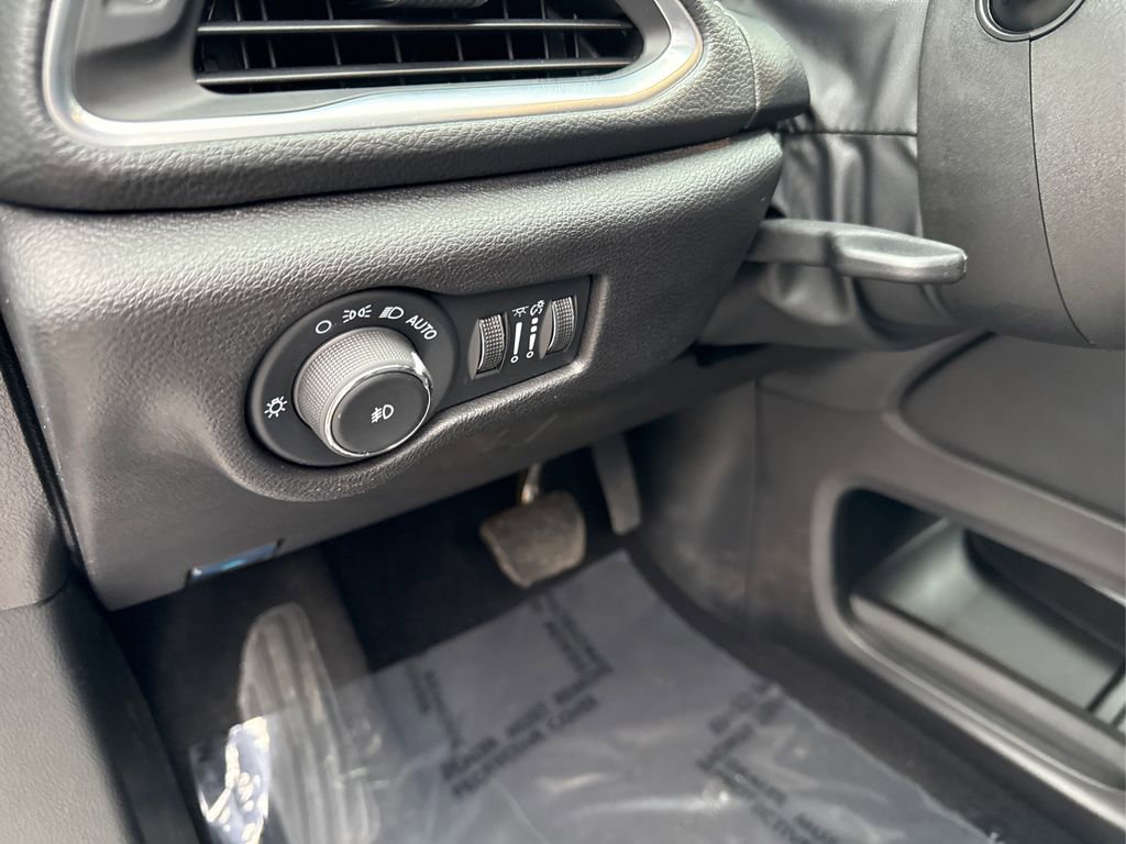 Used 2024 Chrysler Pacifica Limited w/ S Appearance Package image 40