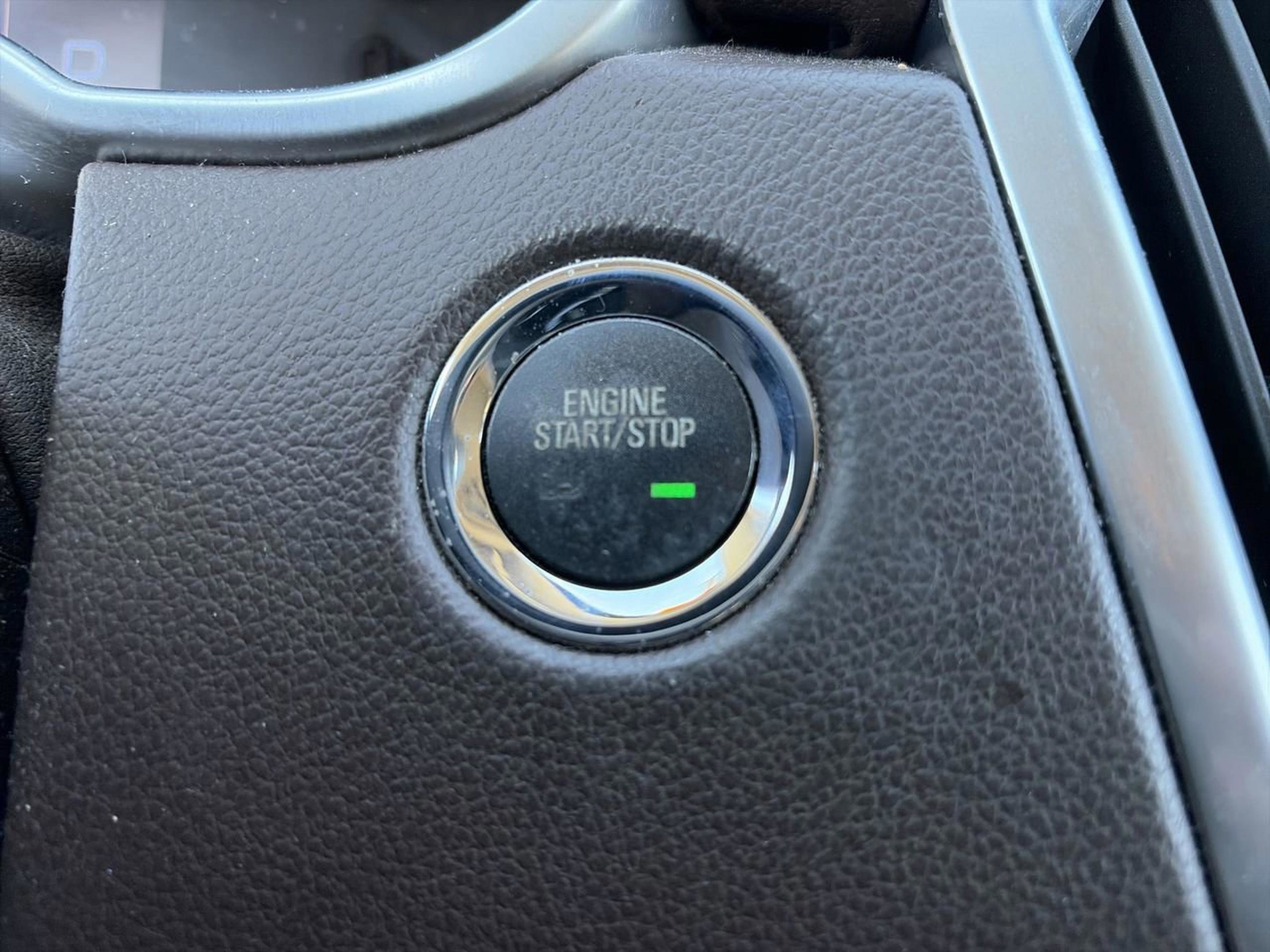 Used 2016 Cadillac SRX Luxury w/ Driver Awareness Package image 19