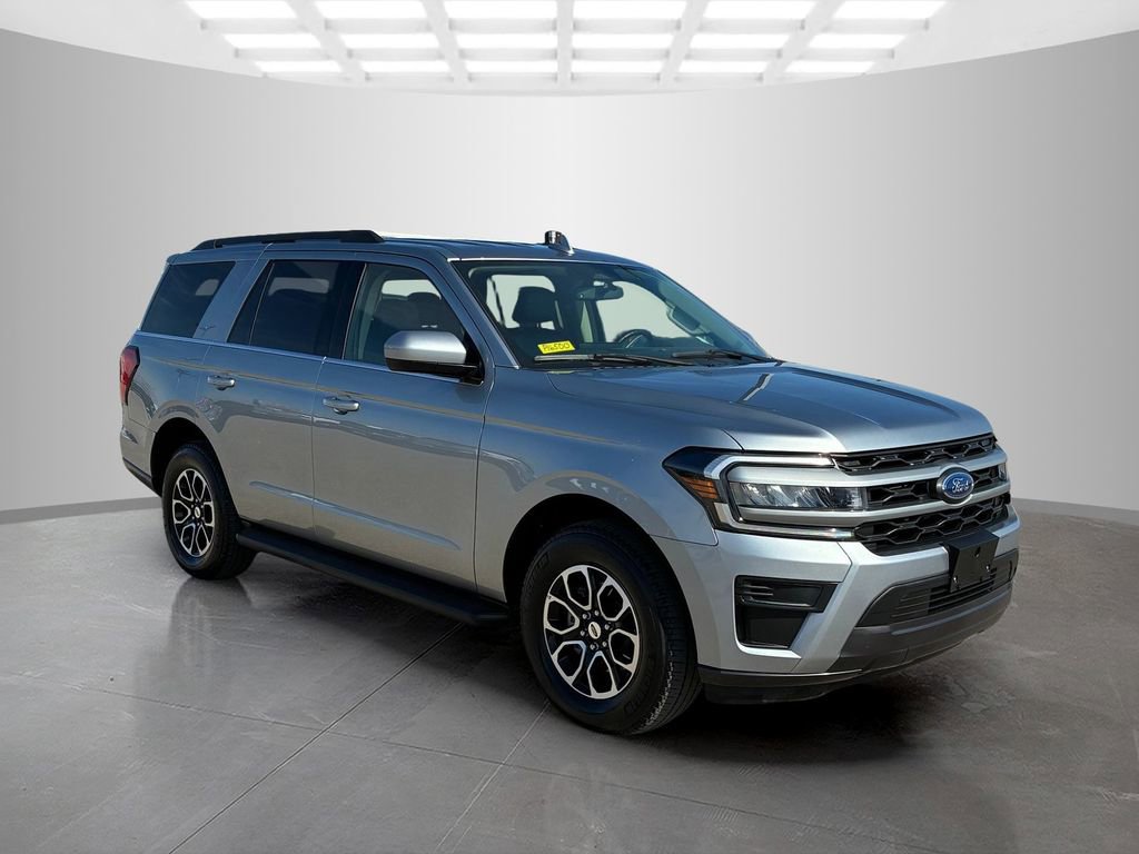 Used 2024 Ford Expedition XLT image 3