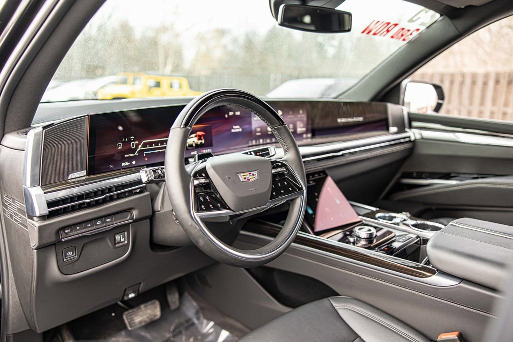 Used 2025 Cadillac Escalade Luxury image 21