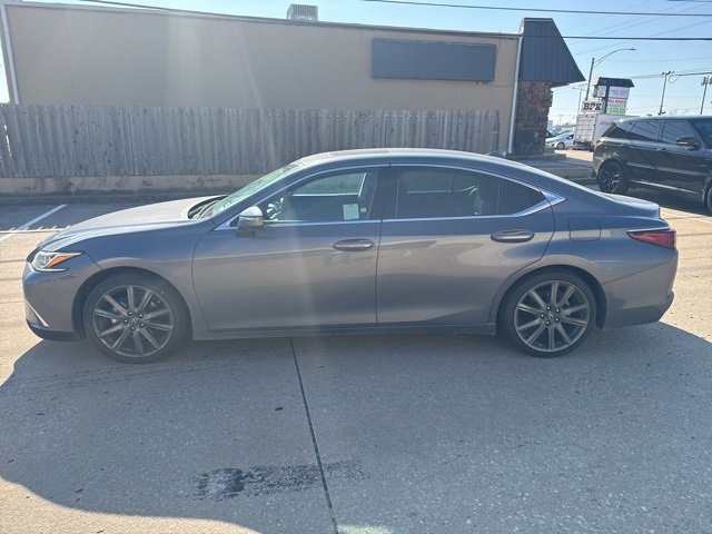 Used 2019 Lexus ES 350 Ultra Luxury image 2