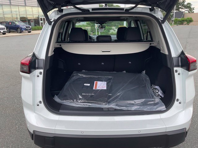 New 2026 Nissan Rogue Dark Armor AWD/4WD image 9
