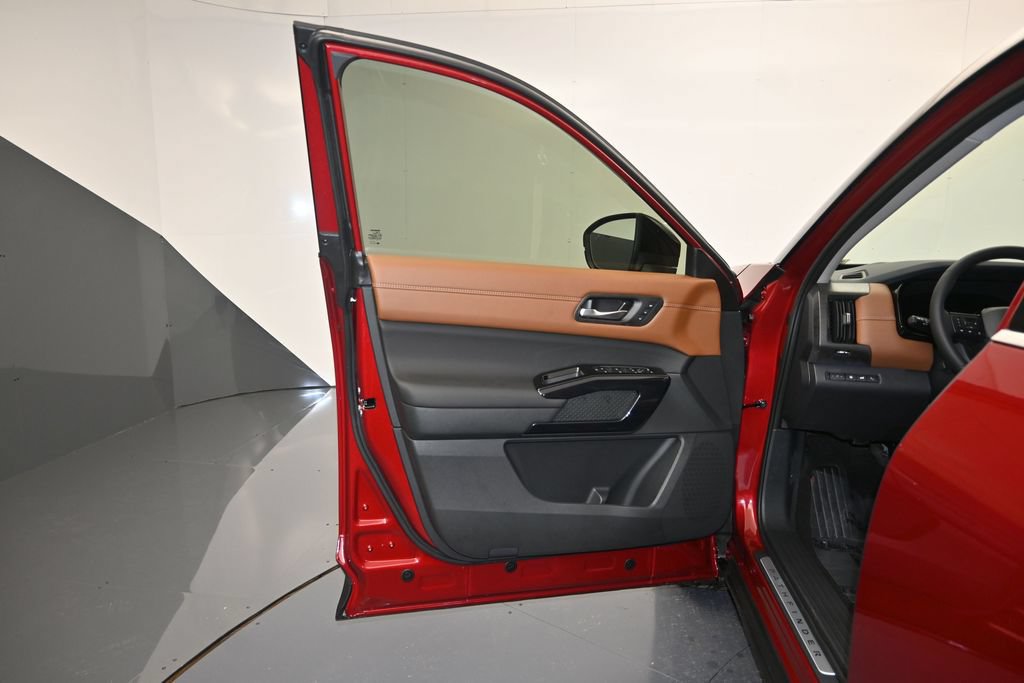 New 2026 Nissan Pathfinder Platinum AWD/4WD image 10
