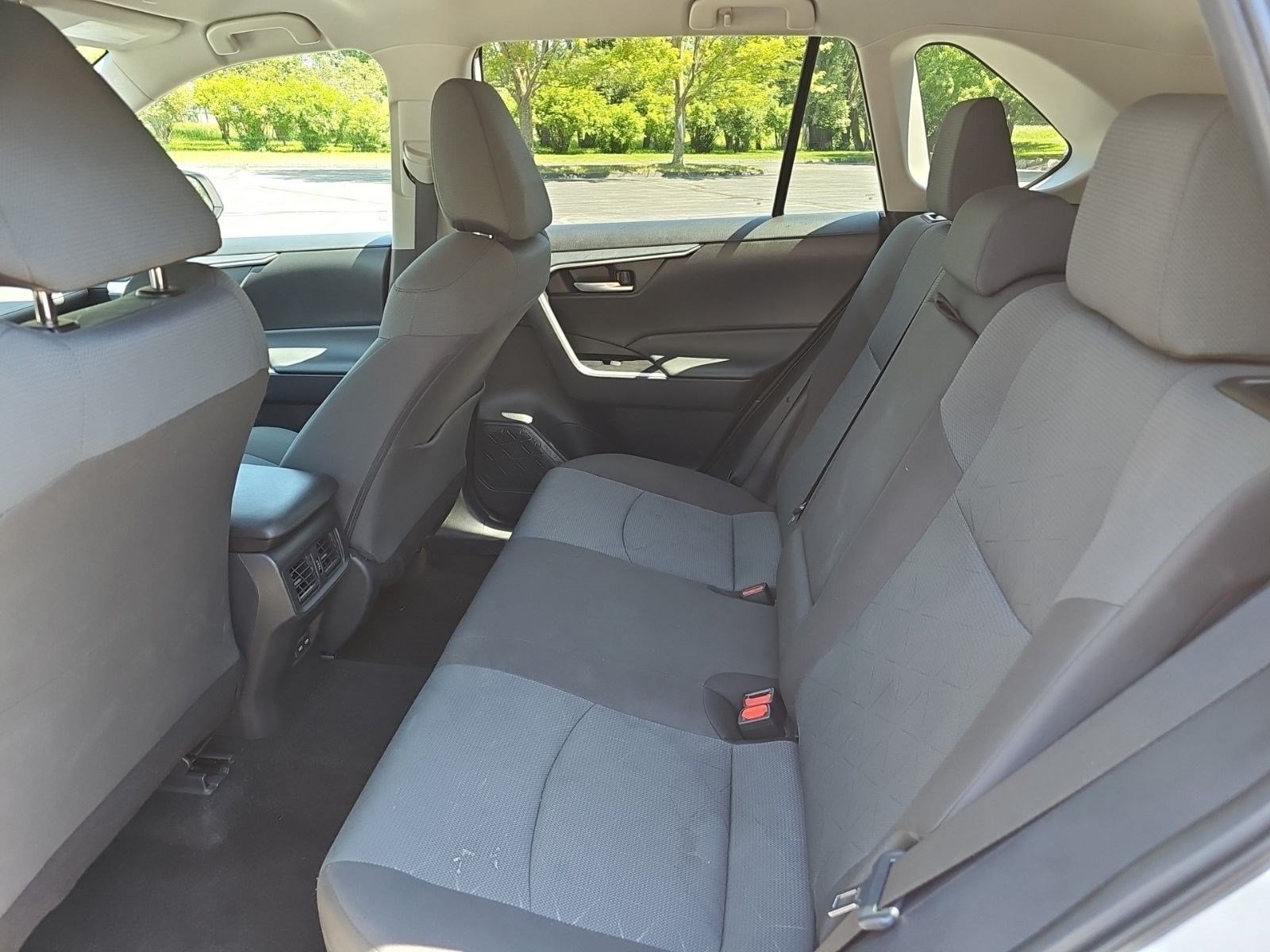 Used 2025 Toyota RAV4 XLE AWD/4WD image 18