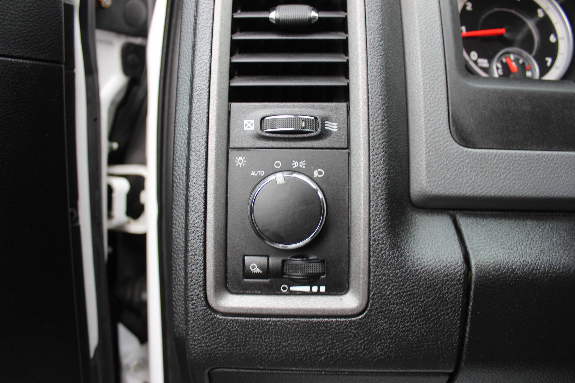 Used 2013 RAM 1500 ST w/ SXT Appearance Group image 21