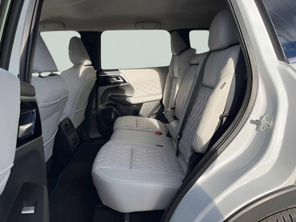 Used 2023 Mitsubishi Outlander SEL image 28