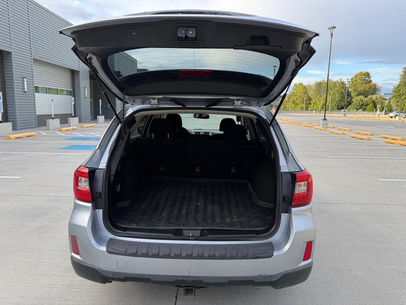 Used 2015 Subaru Outback 2.5i Premium AWD/4WD image 10