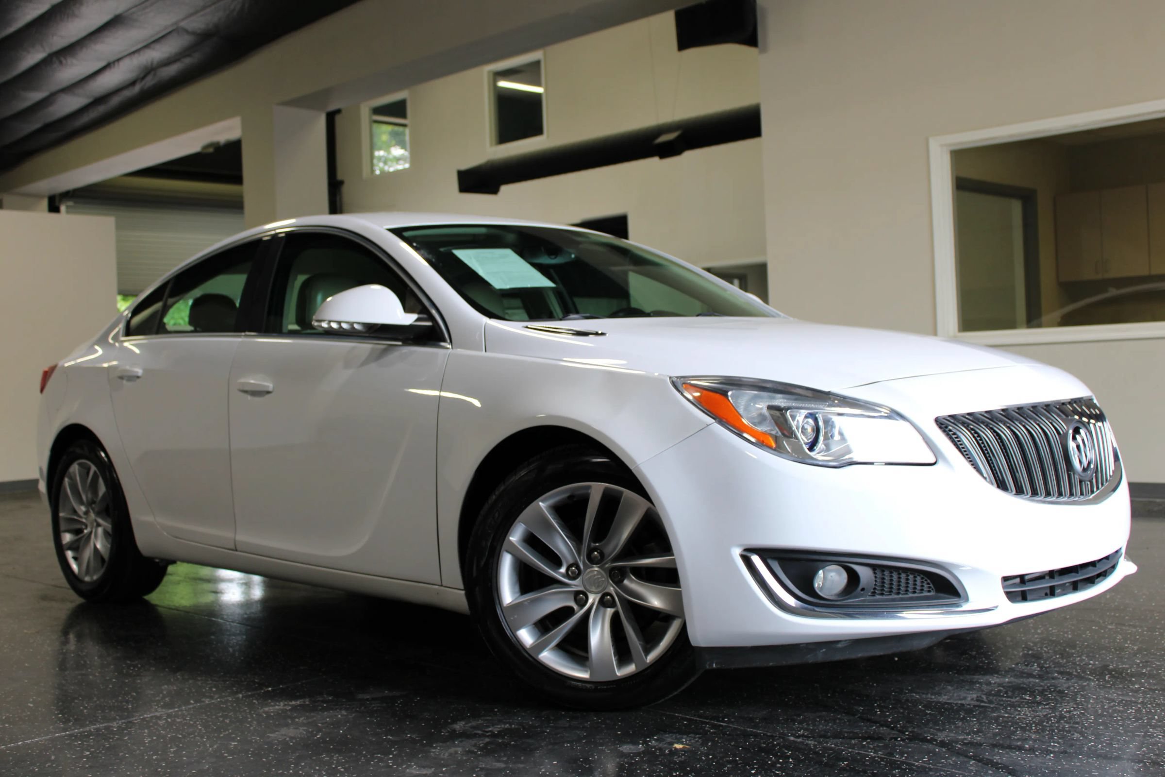 Used 2014 Buick Regal FWD image 1