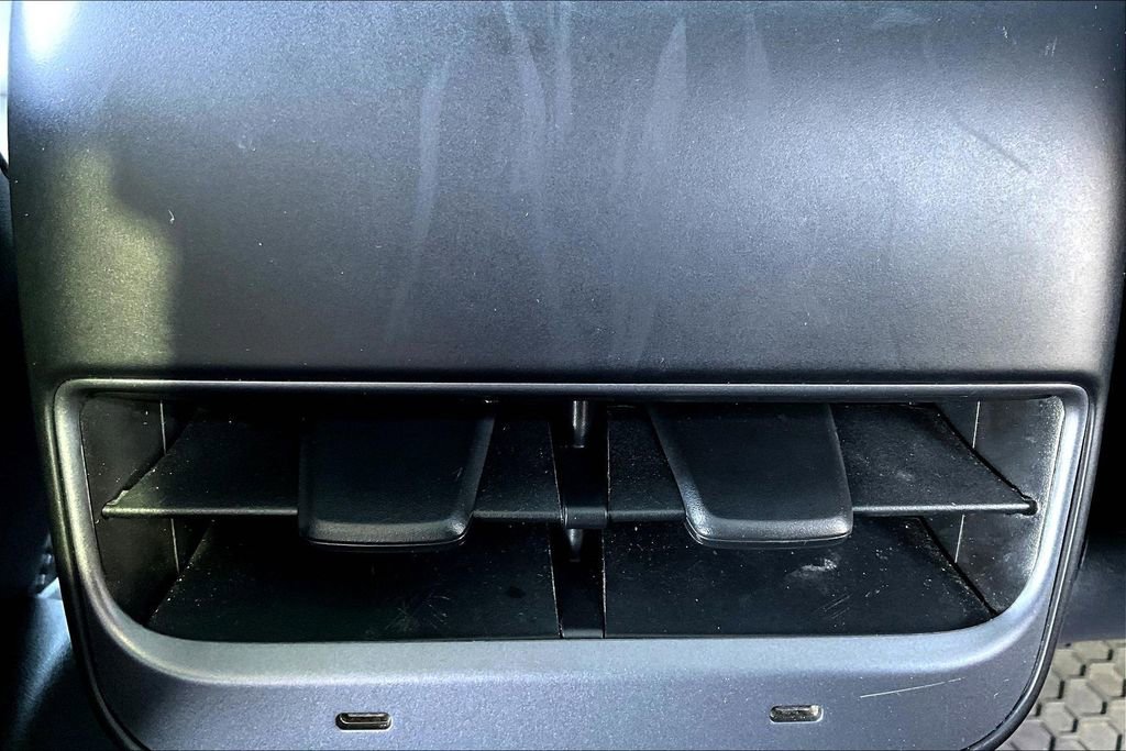 Used 2023 Tesla Model Y Long Range image 34