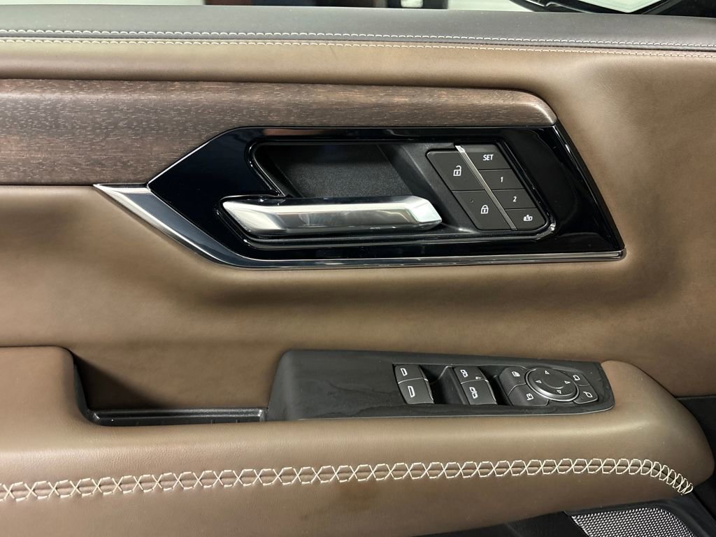 Used 2025 GMC Yukon Denali Ultimate w/ LPO, Floor Liner Package image 23