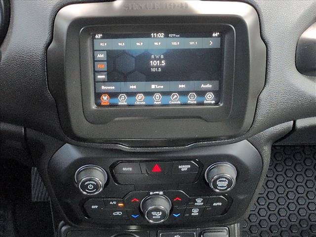 Used 2018 Jeep Renegade Latitude w/ Cold Weather Group AWD/4WD image 20