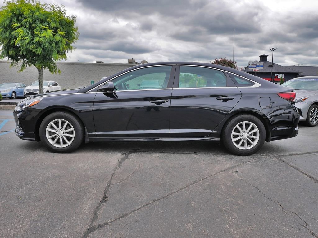 Used 2019 Hyundai Sonata SE w/ Cargo Package FWD image 4