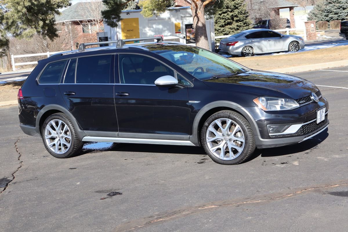 Used 2017 Volkswagen Golf Alltrack SEL image 2