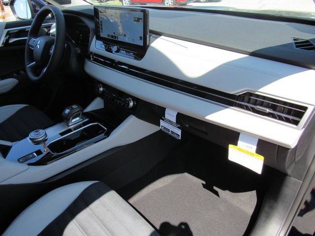 New 2026 Mitsubishi Outlander SE FWD image 12