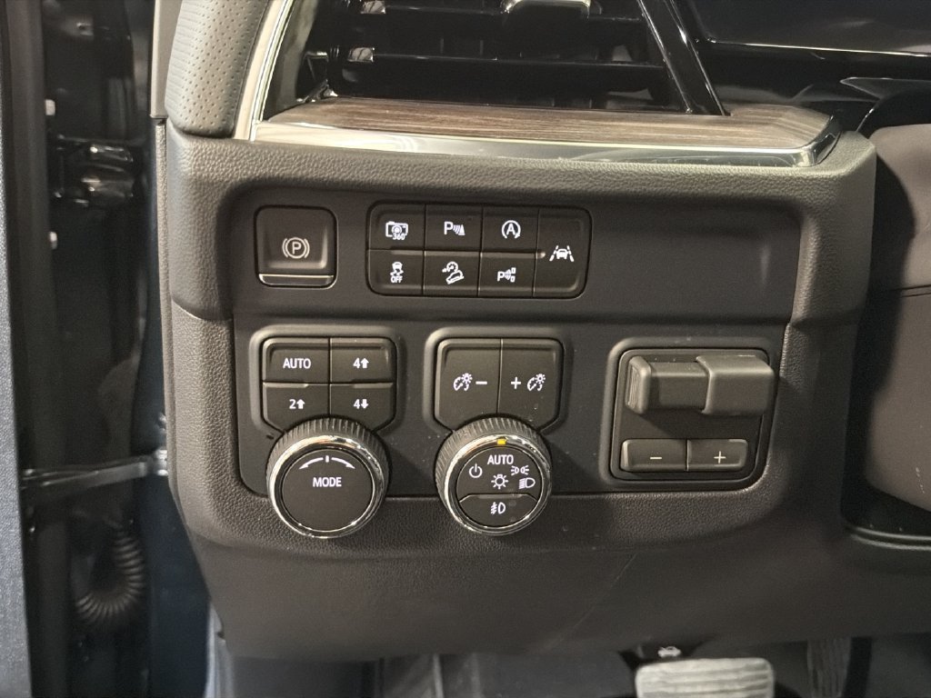 New 2026 Chevrolet Suburban Premier AWD/4WD image 16