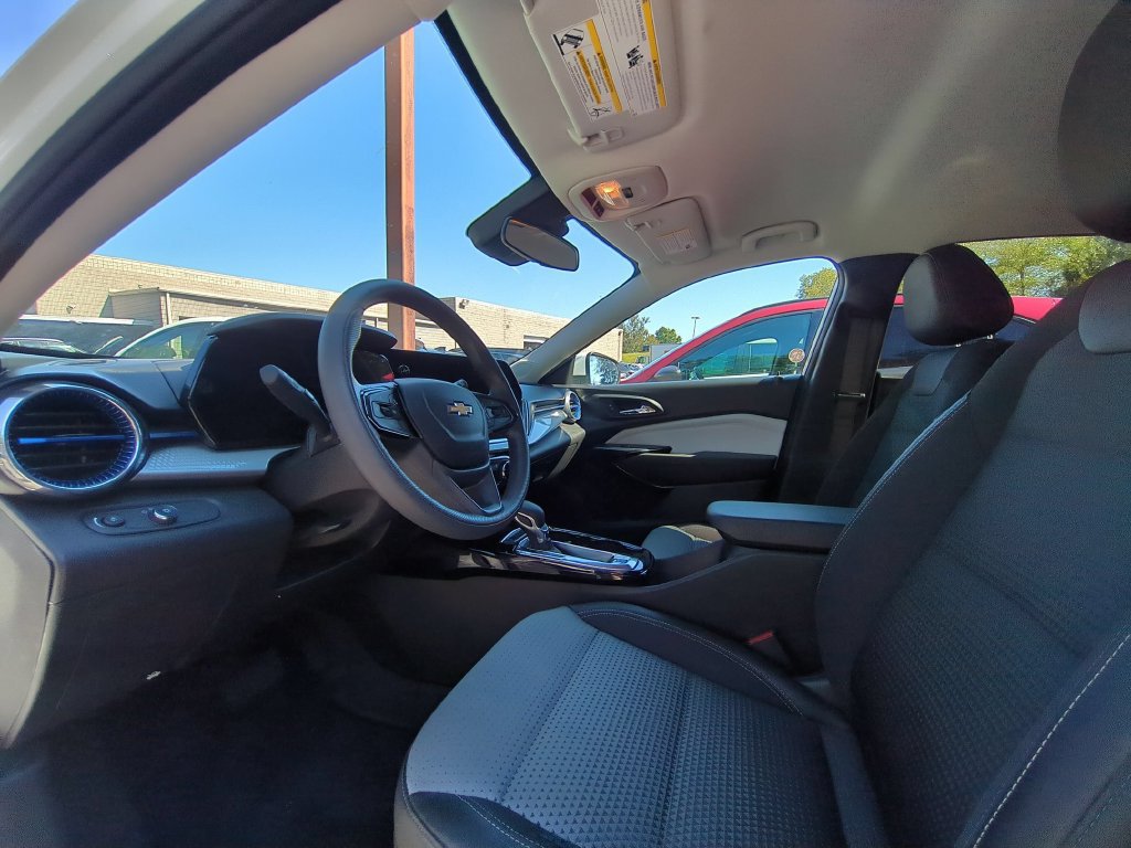 Used 2026 Chevrolet Trax LT FWD image 15