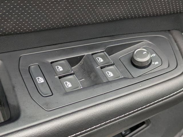 Used 2025 Volkswagen Atlas SE image 11