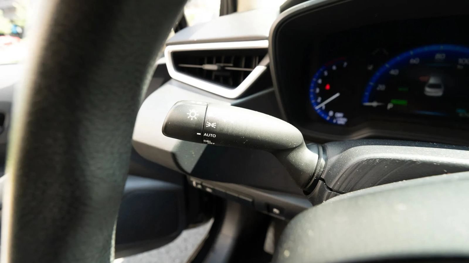 Used 2021 Toyota Corolla LE FWD image 39