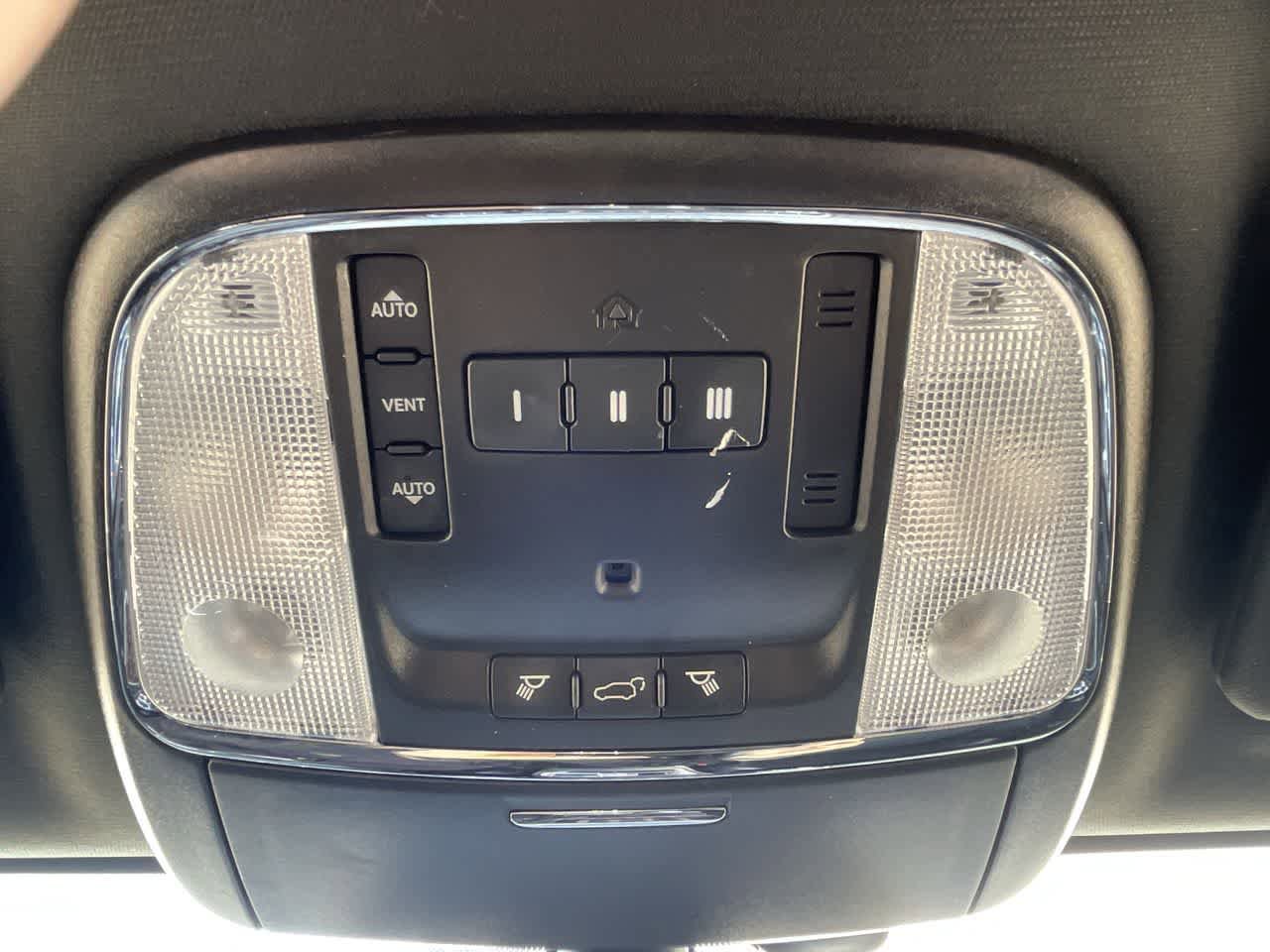 Used 2017 Jeep Grand Cherokee Altitude image 29