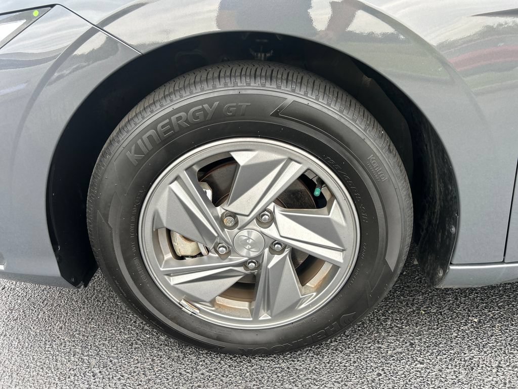 Used 2024 Hyundai Elantra SE FWD image 9