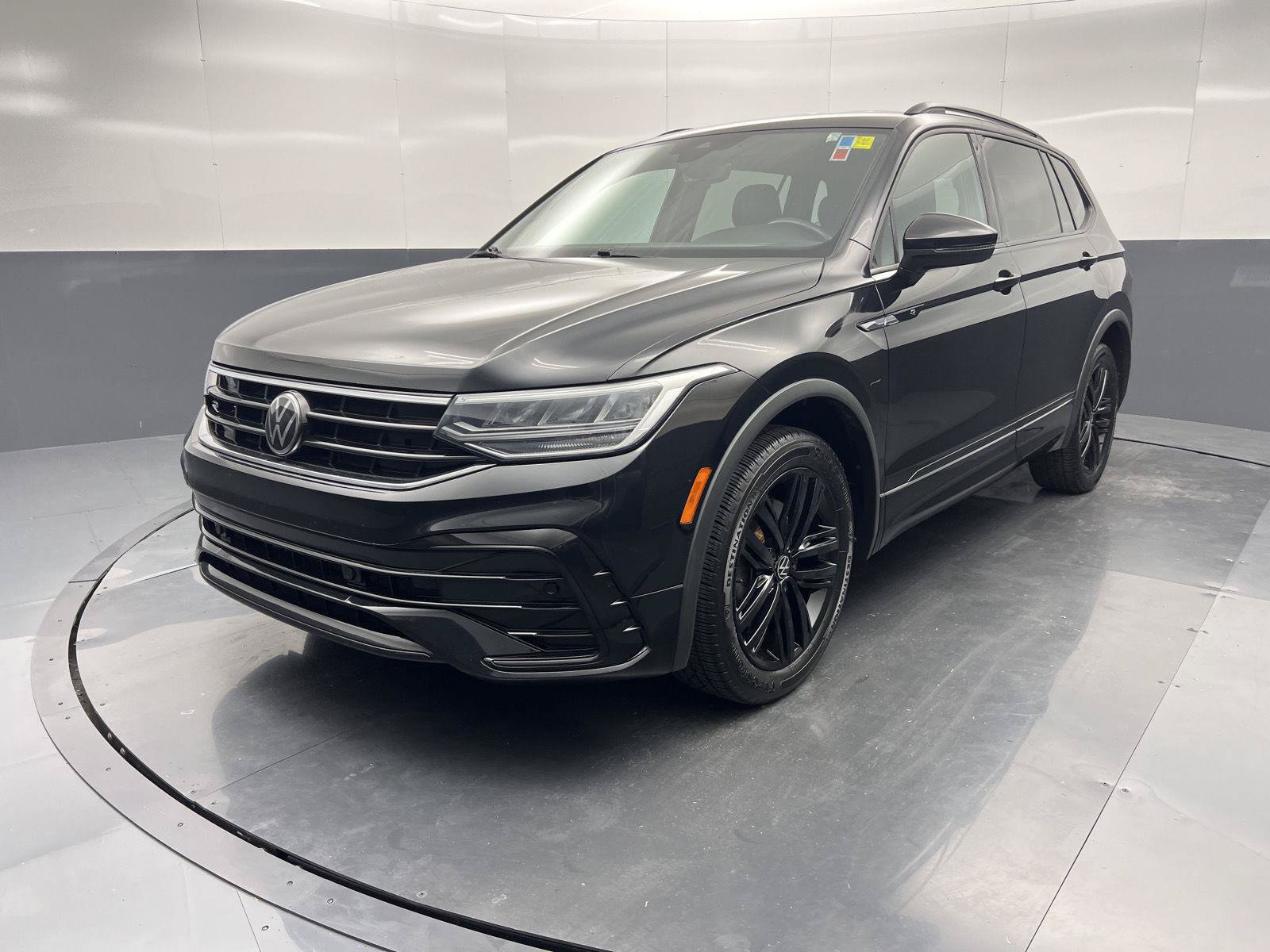 Used 2022 Volkswagen Tiguan SE R-Line FWD image 30