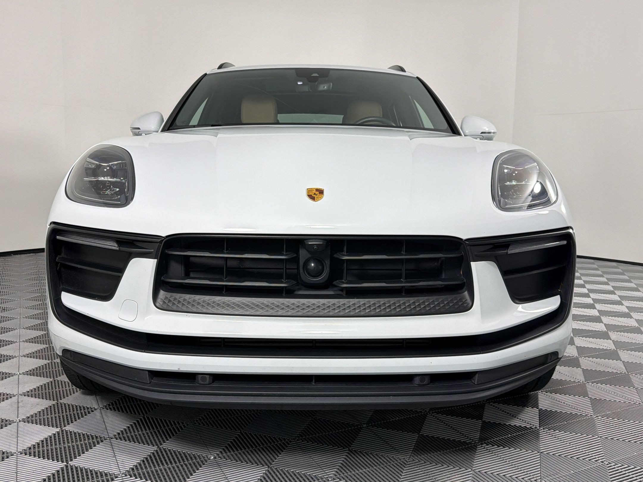 Certified 2023 Porsche Macan AWD/4WD image 13