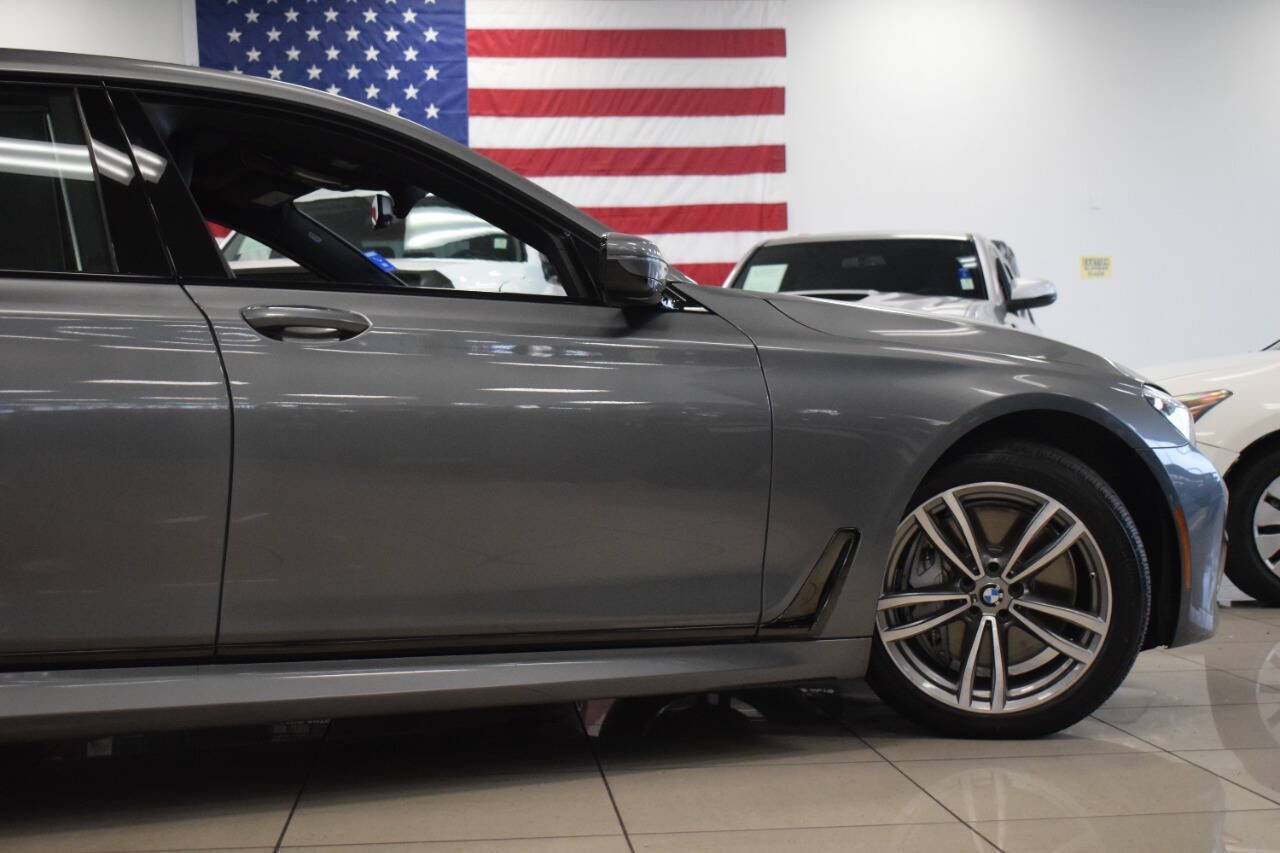 Used 2018 BMW 750i image 28