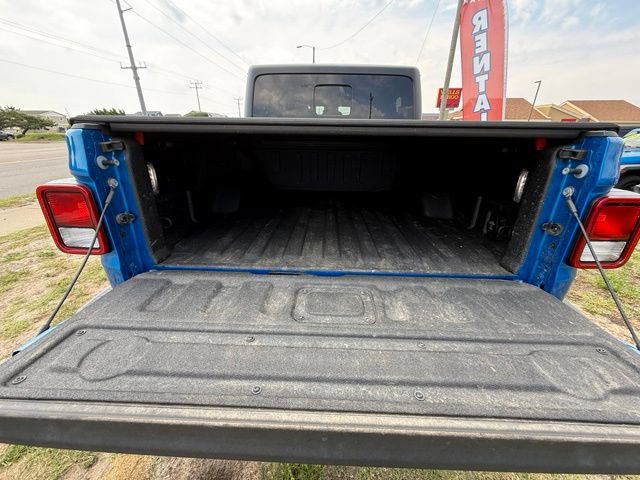 Certified 2024 Jeep Gladiator Sport AWD/4WD image 9