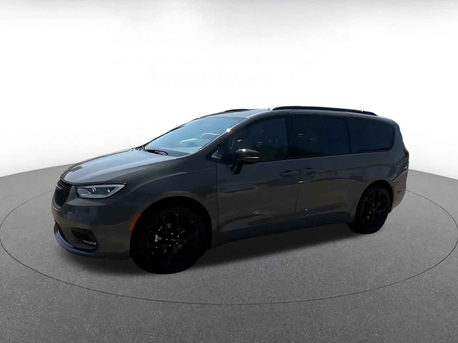 Used 2025 Chrysler Pacifica Limited FWD image 7