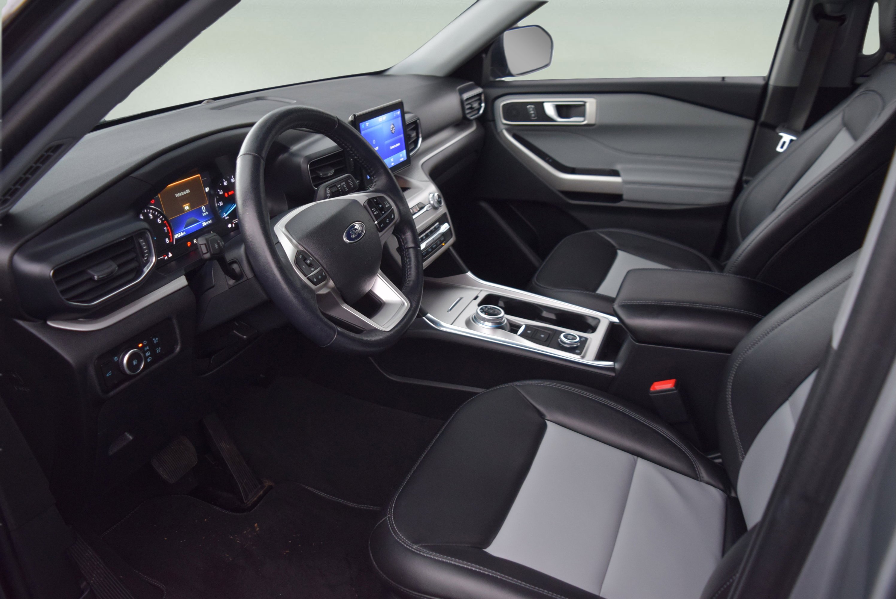 Used 2023 Ford Explorer XLT w/ Equipment Group 202A image 10