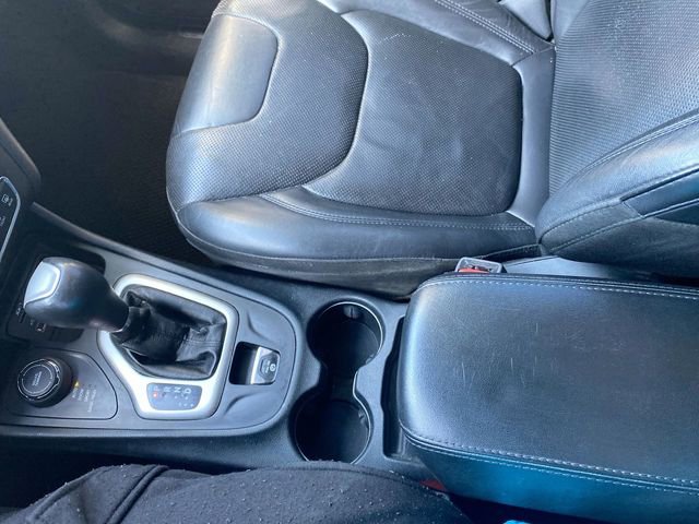 Used 2018 Jeep Cherokee Overland AWD/4WD image 36