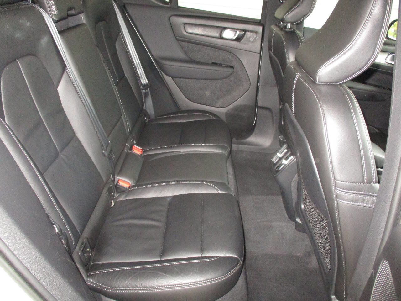 Used 2022 Volvo XC40 T5 Momentum image 48