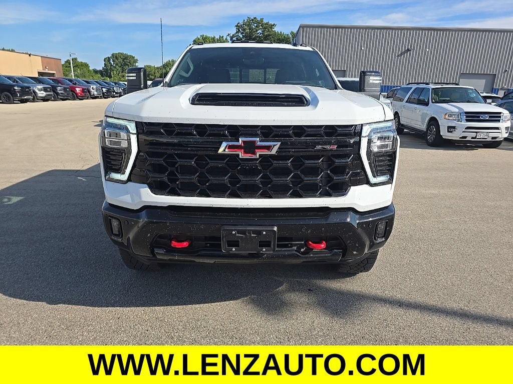 Used 2025 Chevrolet Silverado 2500 ZR2 w/ Technology Package AWD/4WD image 2