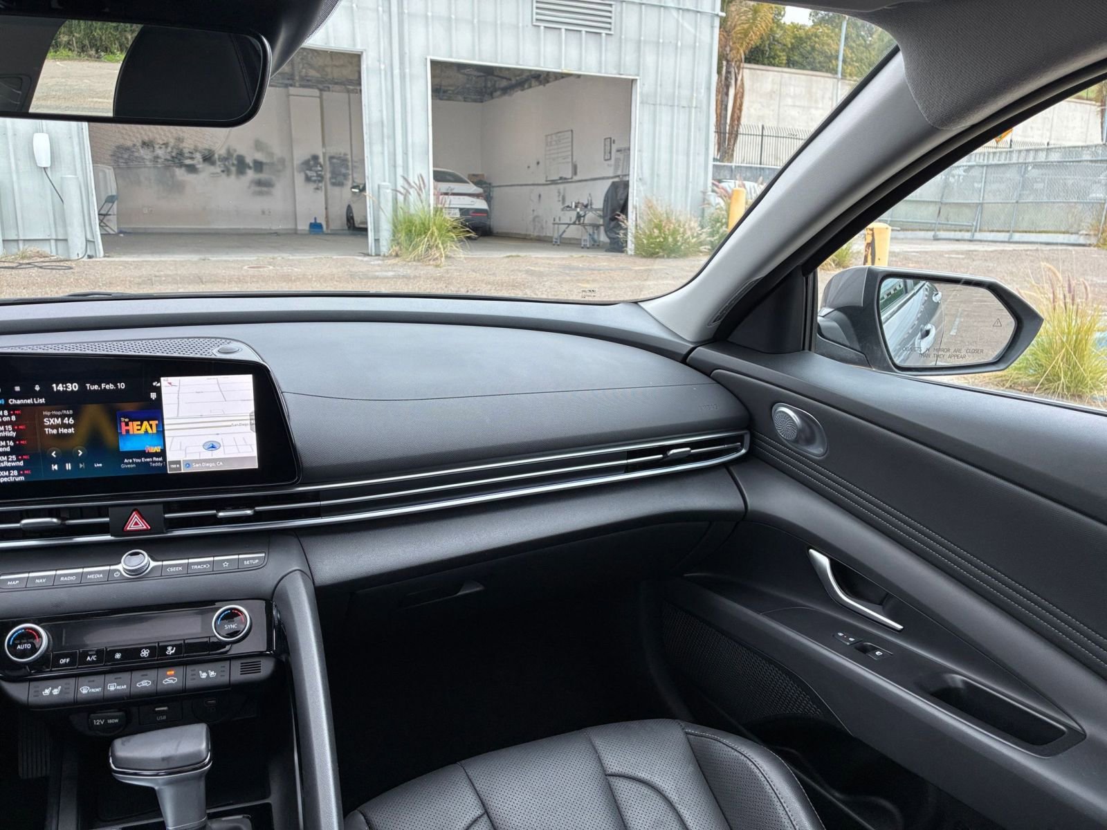 Used 2025 Hyundai Elantra Limited image 37