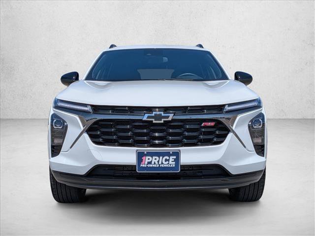 Used 2025 Chevrolet Trax RS w/ Driver Confidence Package image 2