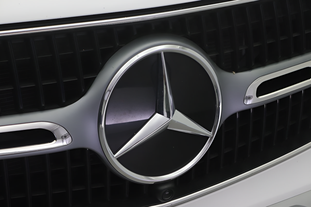 Used 2025 Mercedes-Benz GLC 350e 4MATIC image 26