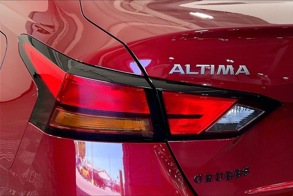 Used 2025 Nissan Altima 2.5 SV FWD image 38