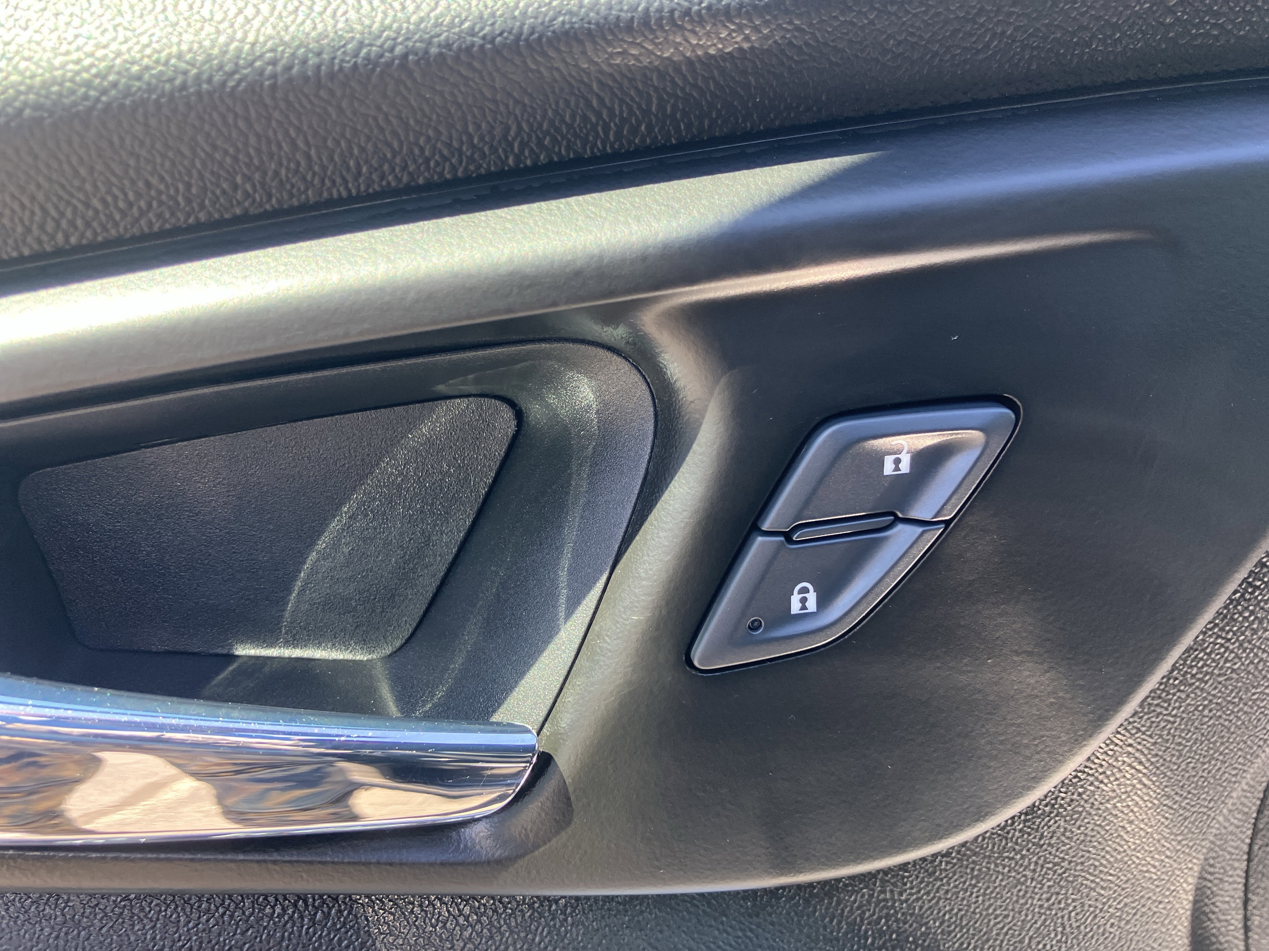 Used 2017 Chevrolet Malibu LT FWD image 16