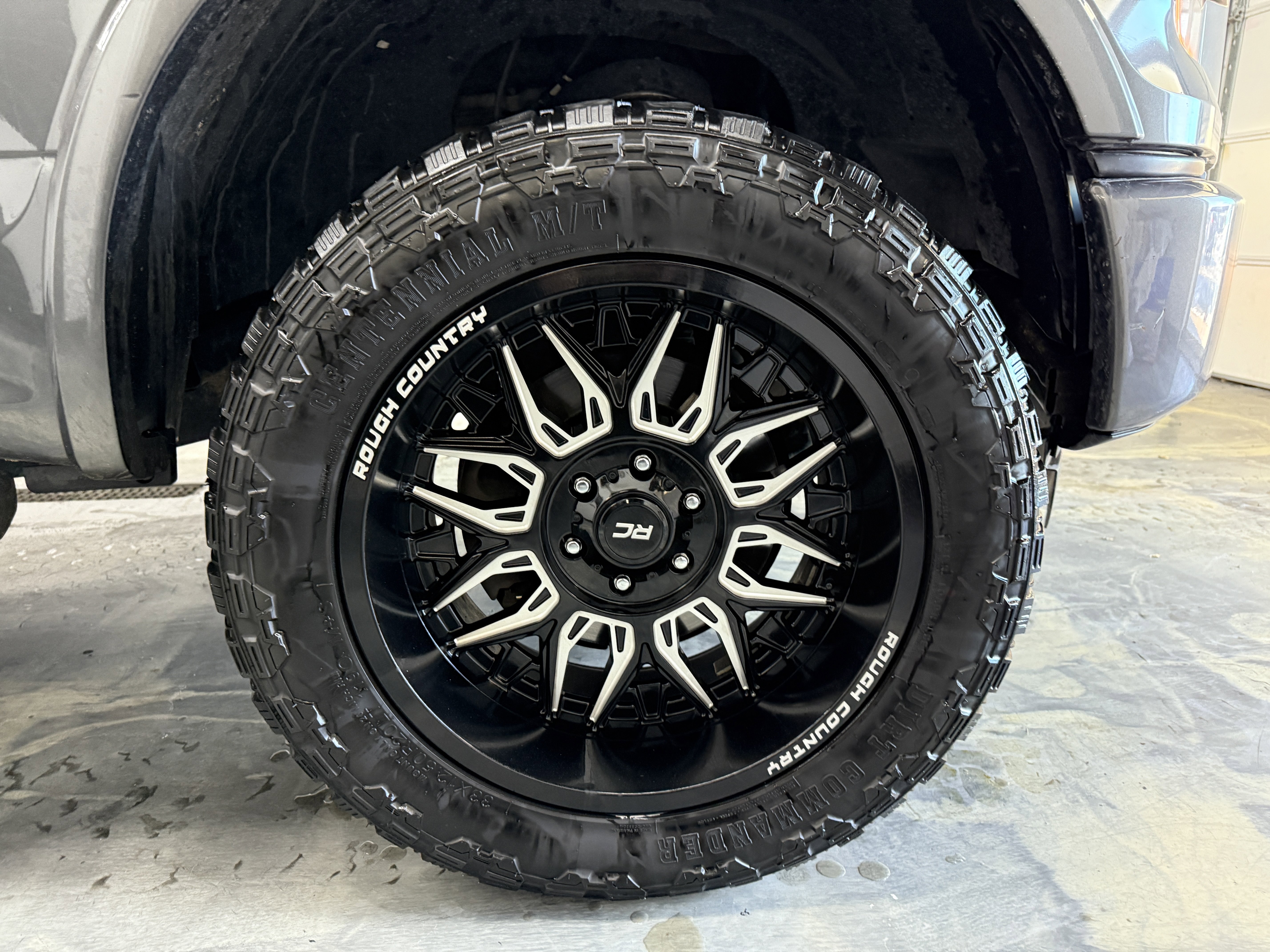 Used 2016 Ford F150 Lariat w/ Equipment Group 502A Luxury image 28