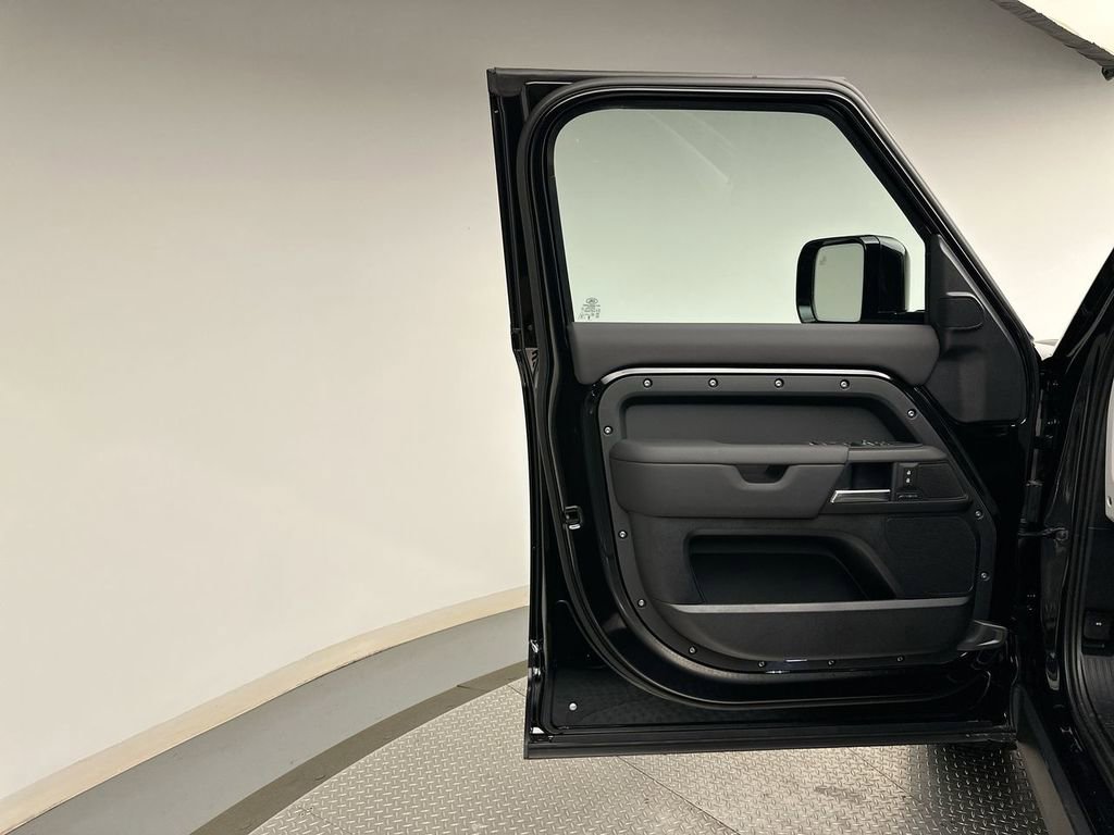 New 2026 Land Rover Defender 110 S image 9