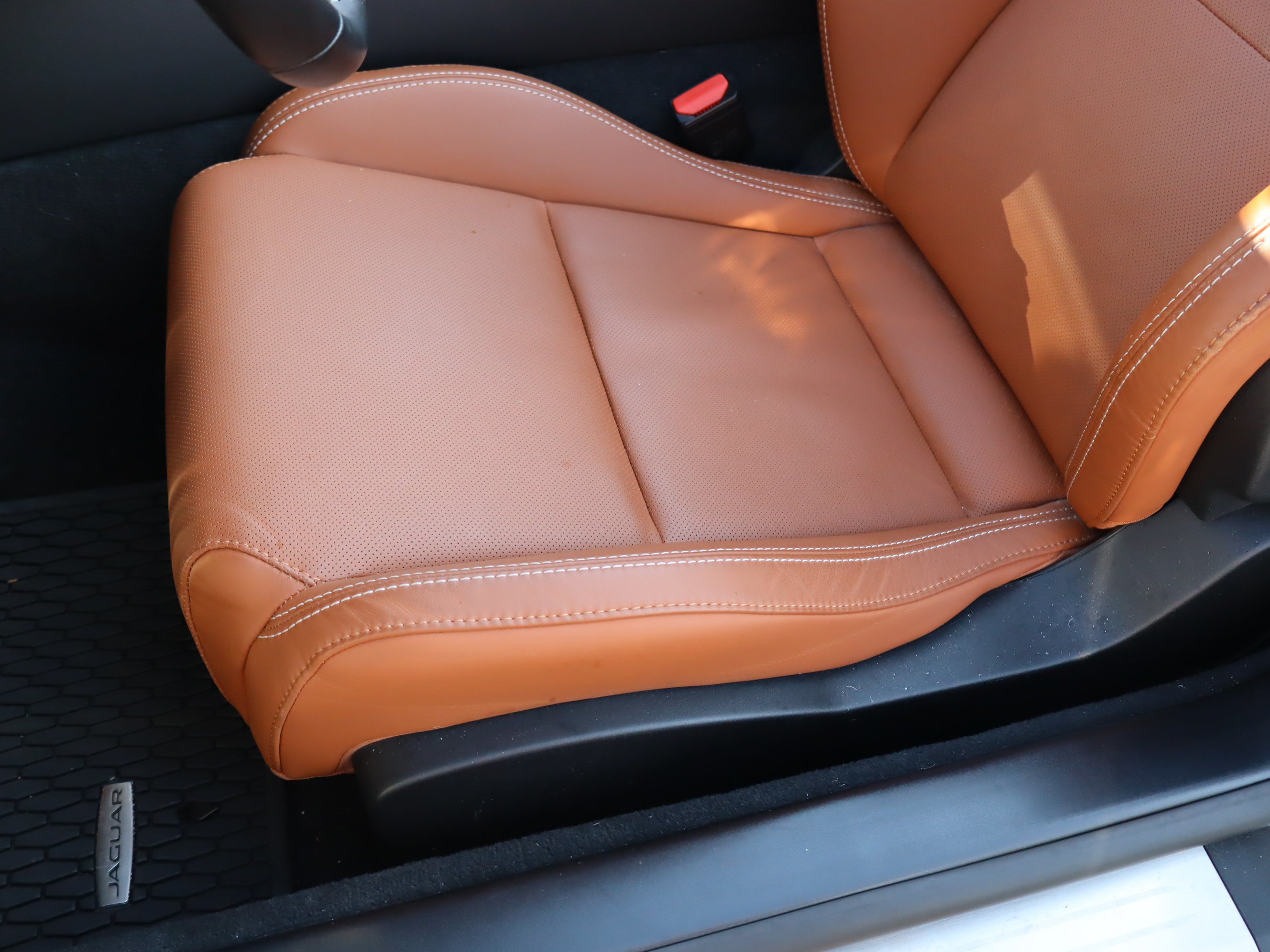 Used 2022 Jaguar F-TYPE Convertible RWD image 17