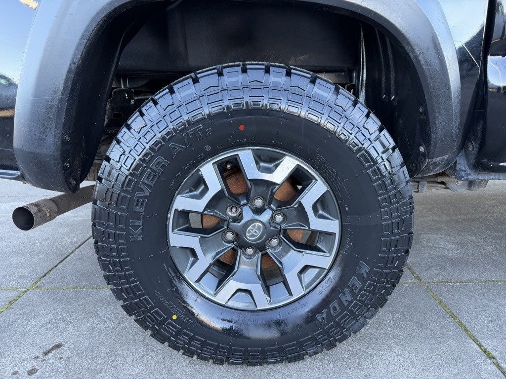 Used 2021 Toyota Tacoma TRD Off-Road w/ Technology Package image 9
