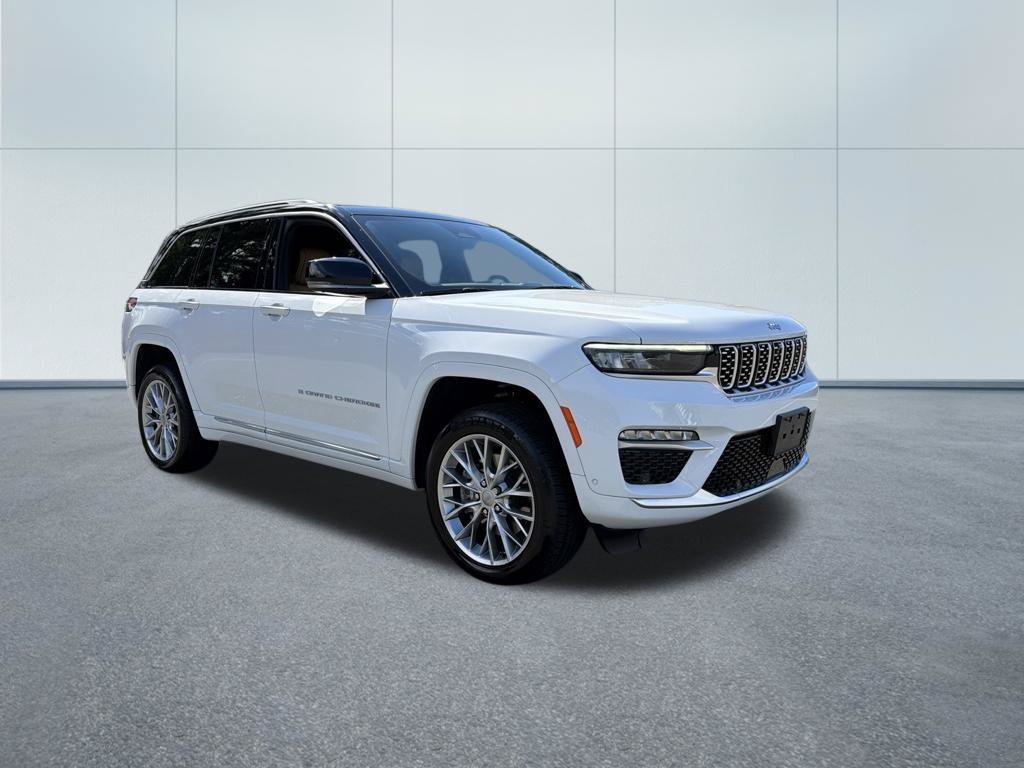 Used 2023 Jeep Grand Cherokee Summit w/ Luxury Tech Group V AWD/4WD image 4