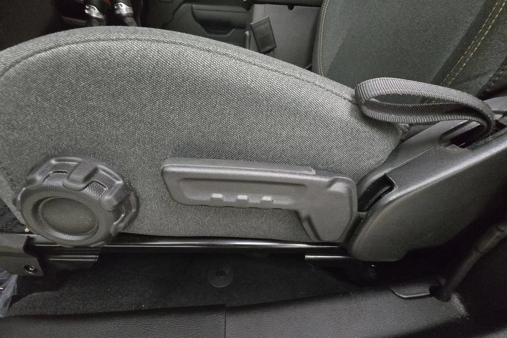 Used 2024 Jeep Wrangler Sport AWD/4WD image 13