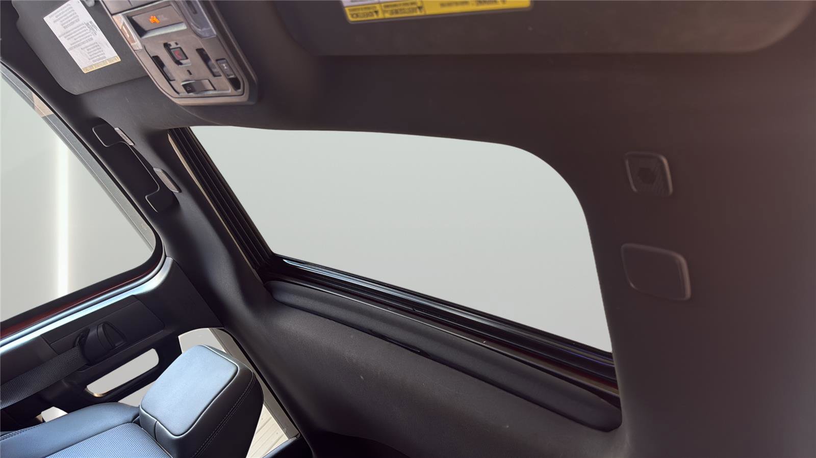 Used 2025 Toyota Tacoma TRD Off-Road w/ TRD Off Road Premium Package image 15