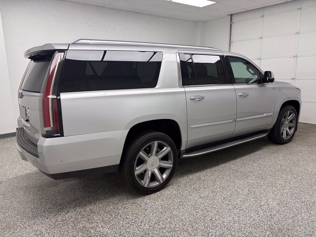 Used 2017 Cadillac Escalade ESV Luxury AWD/4WD image 7