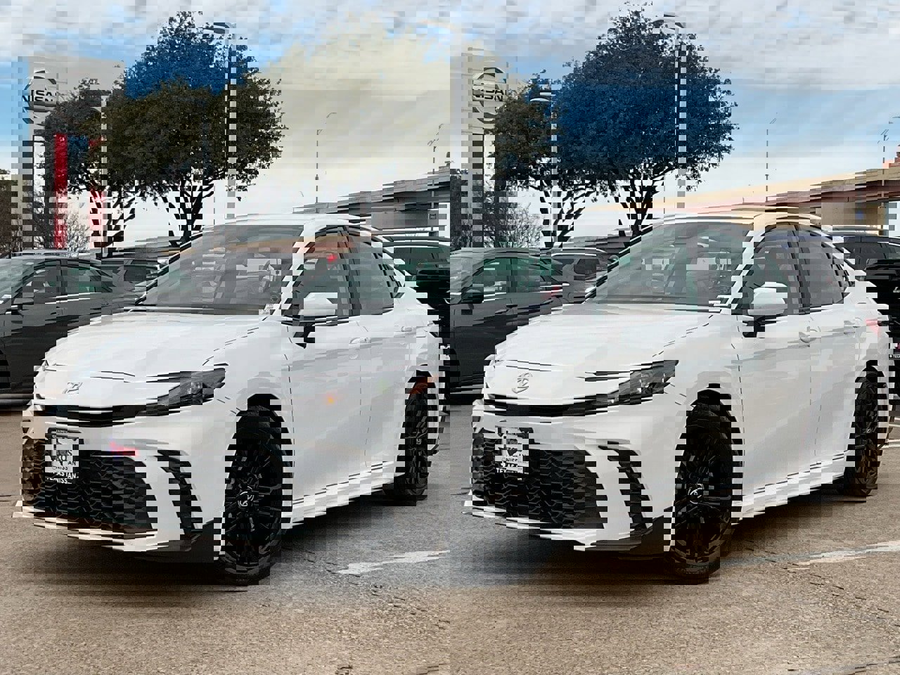 Used 2025 Toyota Camry SE image 2