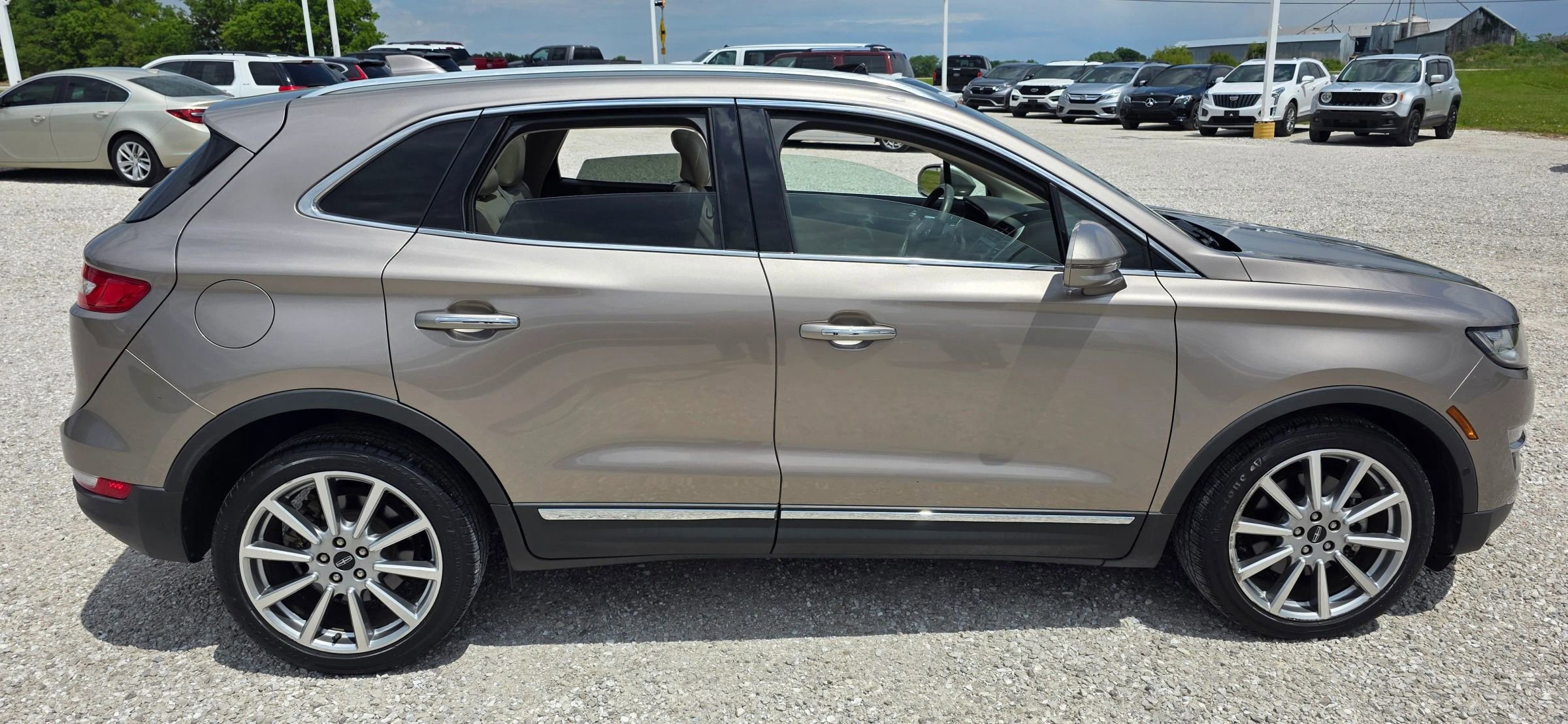 Used 2019 Lincoln MKC Reserve w/ MKC Technology Package FWD image 2