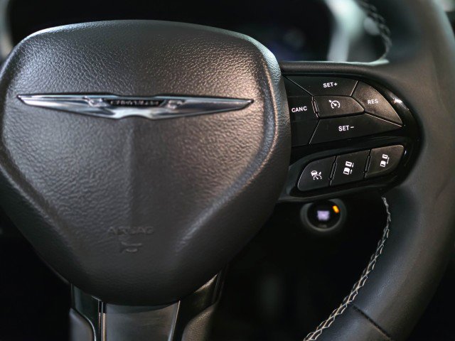 Used 2024 Chrysler Pacifica Limited image 23